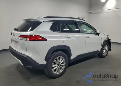 2024 Toyota Corolla Cross Le z USA, uszkodzony, nr VIN 7MUCAAAG9RV076523